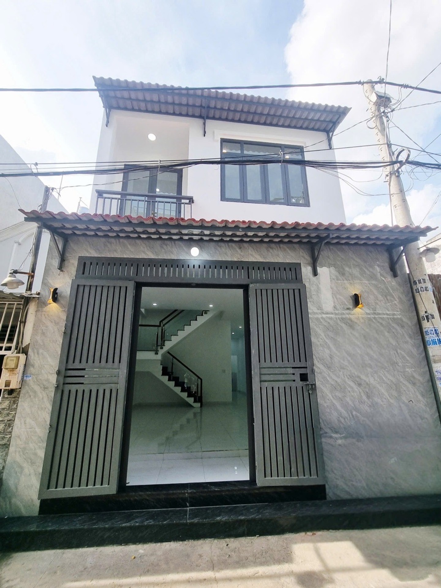 Bán nhà Huynh thi Hai p TMT Q12 5,5 x15 2 tầng hxh 3,9 tỷ
