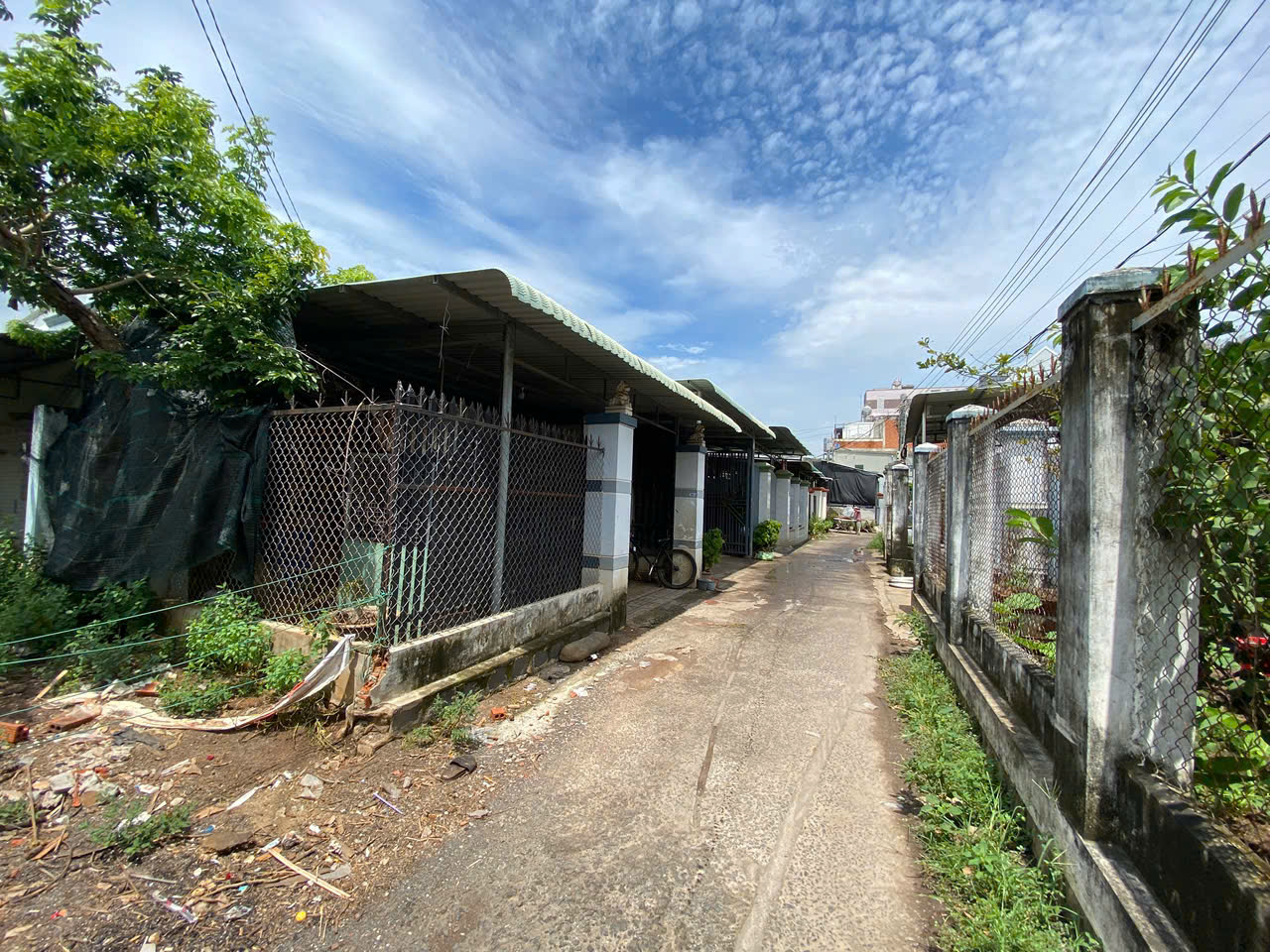 BÁN NHÀ và ĐẤT 843M² NGAY TRUNG TÂM ĐẤT ĐỎ – CÁCH CHỢ CHỈ 20M – 429M² THỔ CƯ