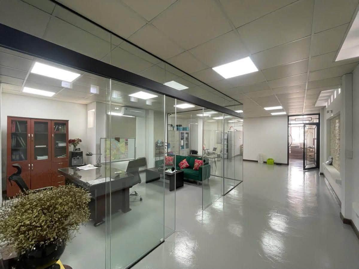 LONG BIÊN – TÒA NHÀ 8 TẦNG THANG MÁY – 133M² – MT 6M – Ô TÔ TRÁNH – 241TR/M²