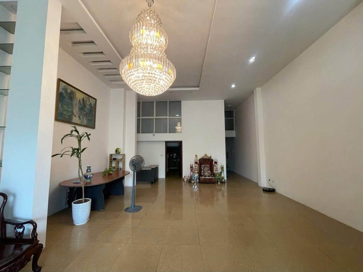 LONG BIÊN – TÒA NHÀ 8 TẦNG THANG MÁY – 133M² – MT 6M – Ô TÔ TRÁNH – 241TR/M²