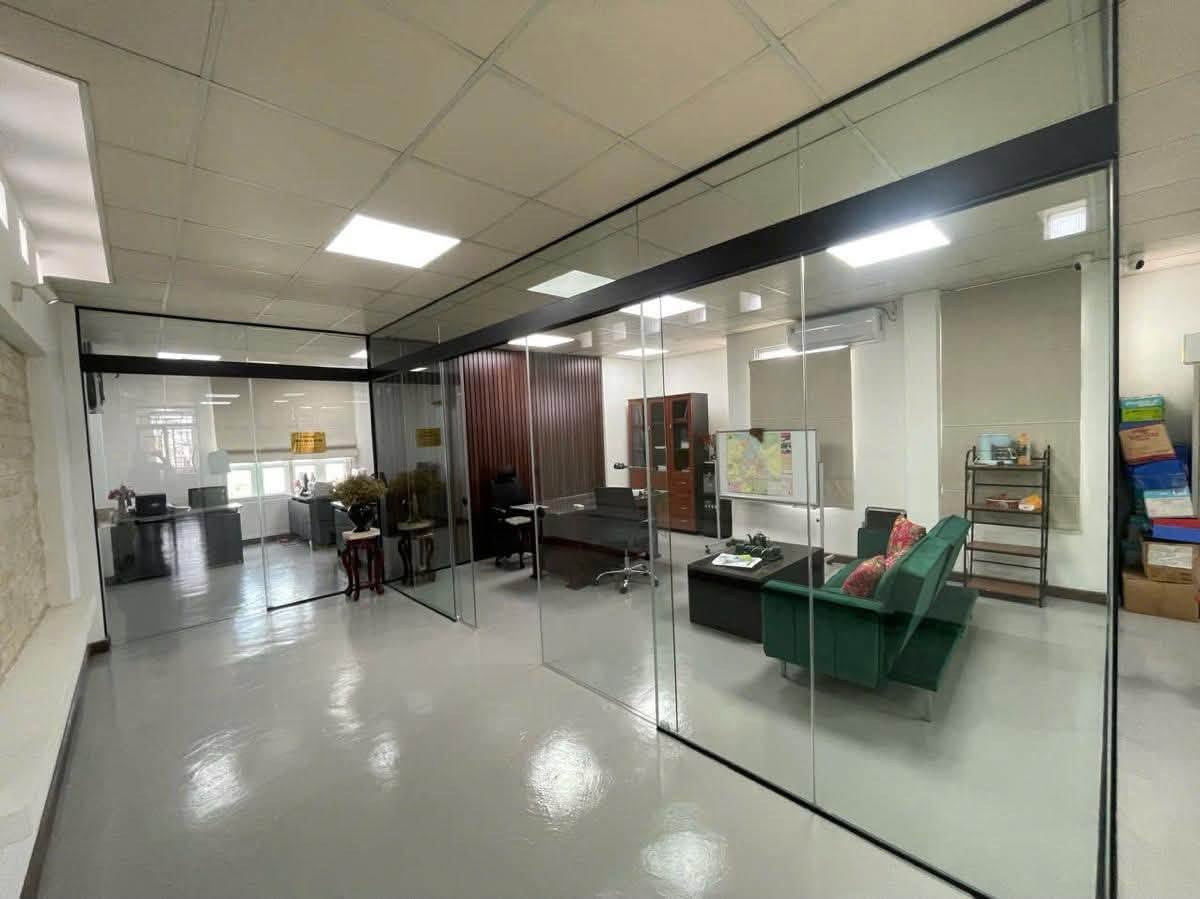 LONG BIÊN – TÒA NHÀ 8 TẦNG THANG MÁY – 133M² – MT 6M – Ô TÔ TRÁNH – 241TR/M²-3