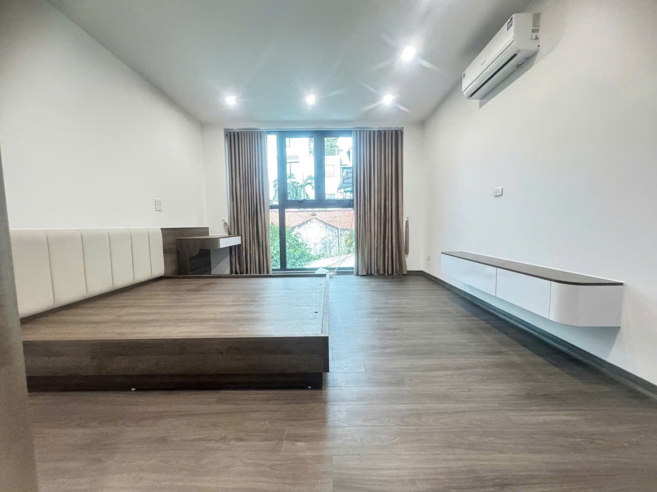 Bán nhà quận Thanh Xuân phân lô Hoàng Văn Thái 56m 4 tầng gara ô tô vừa ở vừa kinhdoanh cực đẹp chỉ 16.8 tỷ