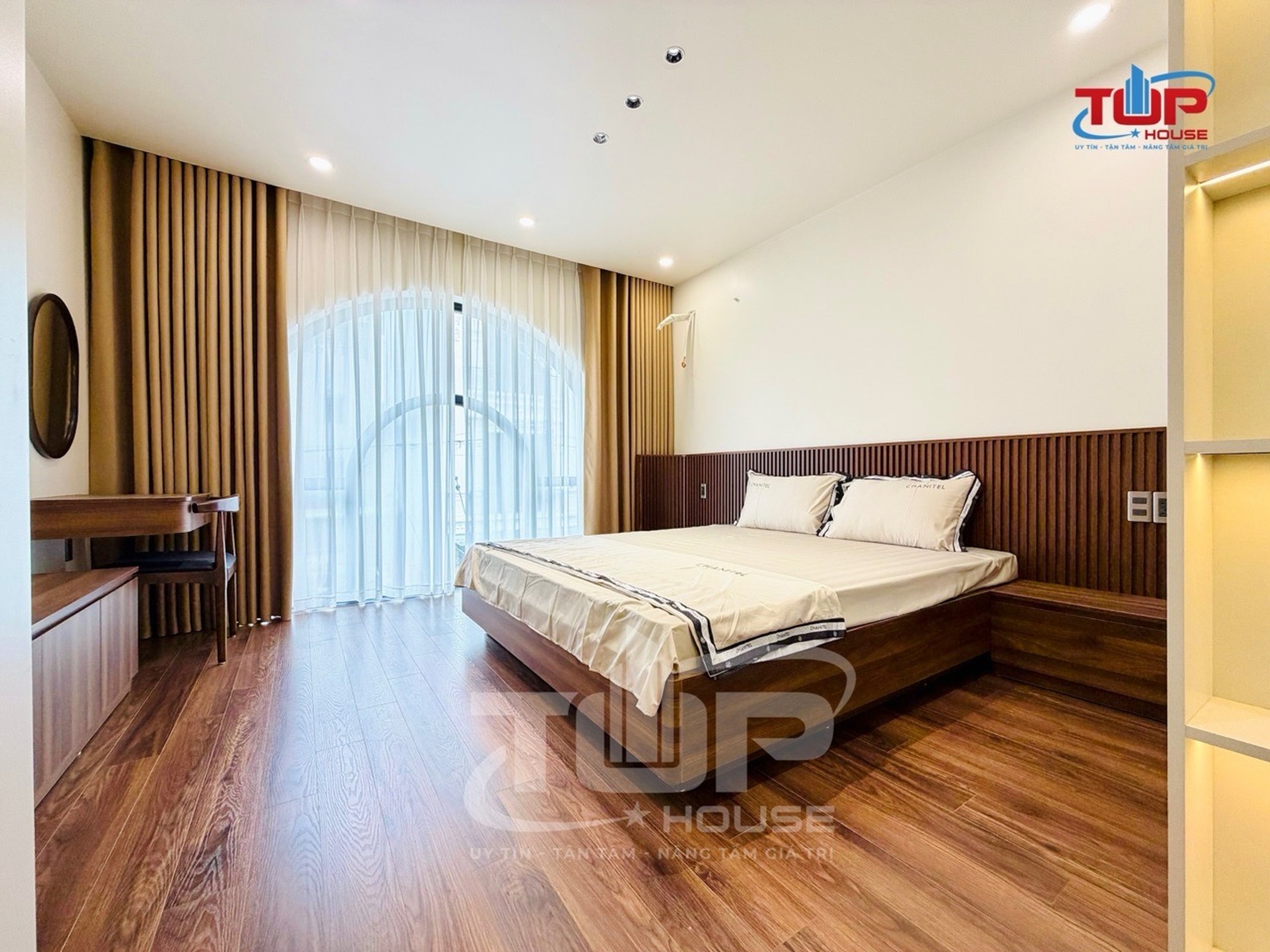 Bán Mini Villa 5 tầng đường Thiên Lôi - Thang máy kính