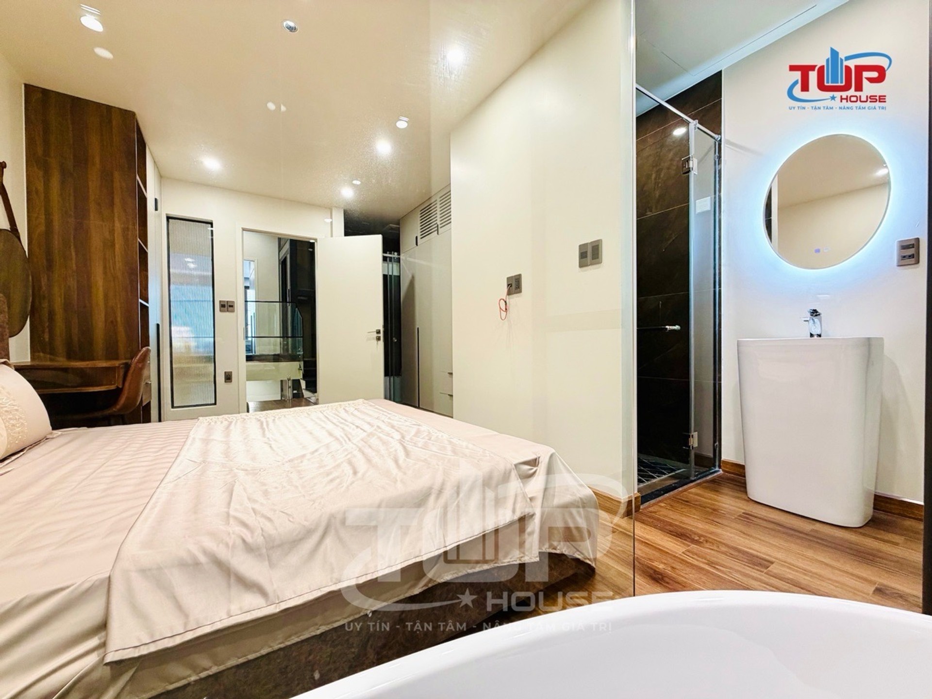 Bán Mini Villa 5 tầng đường Thiên Lôi - Thang máy kính