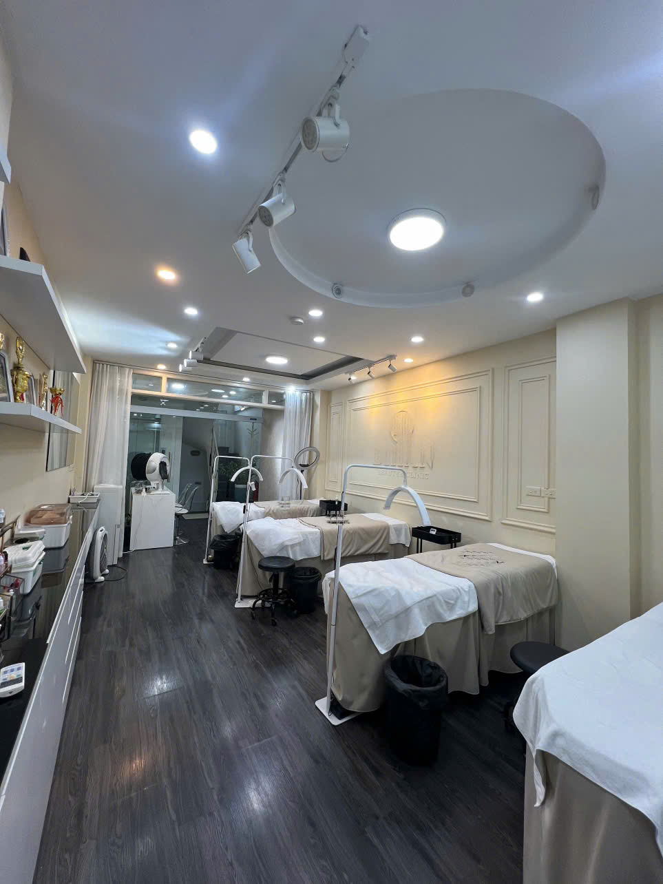 SANG NHƯỢNG SPA ĐÃ SETUP ĐẸP QUẬN HAI BÀ TRƯNG - VÀO LÀM NGAY, CÓ SẴN TỆP KHÁCH ỔN ĐỊNH