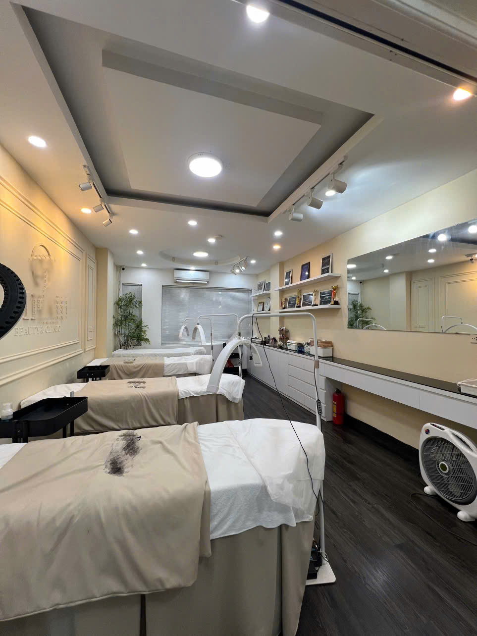 SANG NHƯỢNG SPA ĐÃ SETUP ĐẸP QUẬN HAI BÀ TRƯNG - VÀO LÀM NGAY, CÓ SẴN TỆP KHÁCH ỔN ĐỊNH