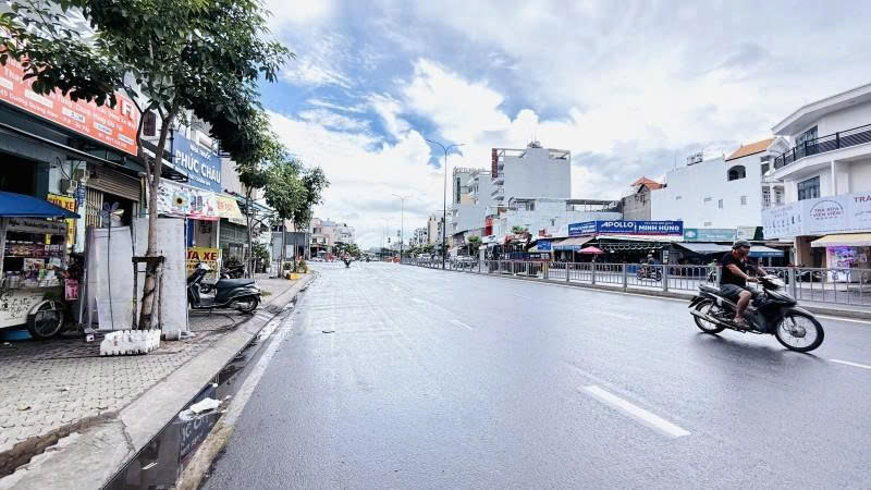 Bán nhà Mặt tiền Dương Quảng Hàm -  ngay Nguyễn Văn Lượng, 3,6x27m, 4 Tầng,  hạ 13,8 Tỷ.