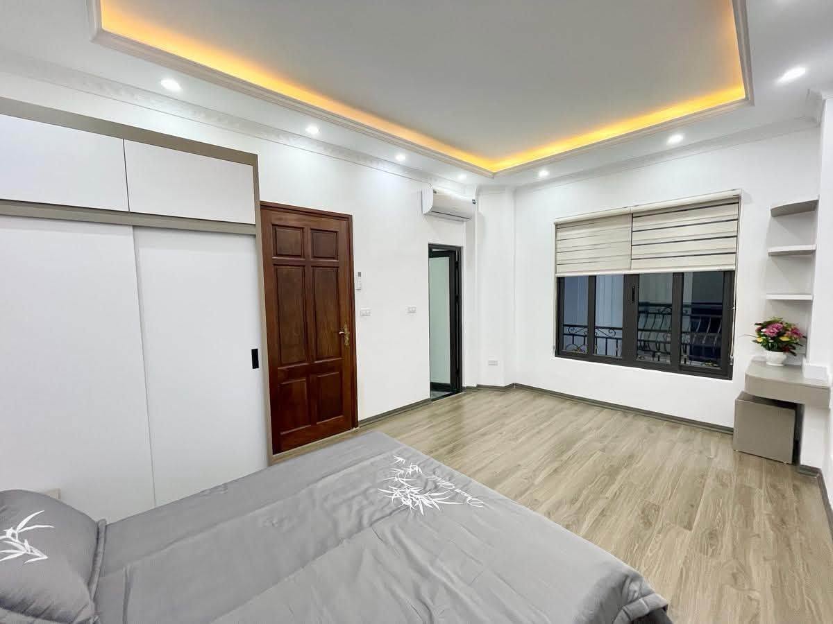 HUỲNH THÚC KHÁNG – 6 TẦNG THANG MÁY – XÂY MỚI – NGÕ THÔNG – 33M² – MT 4,4M – 288TR/M²