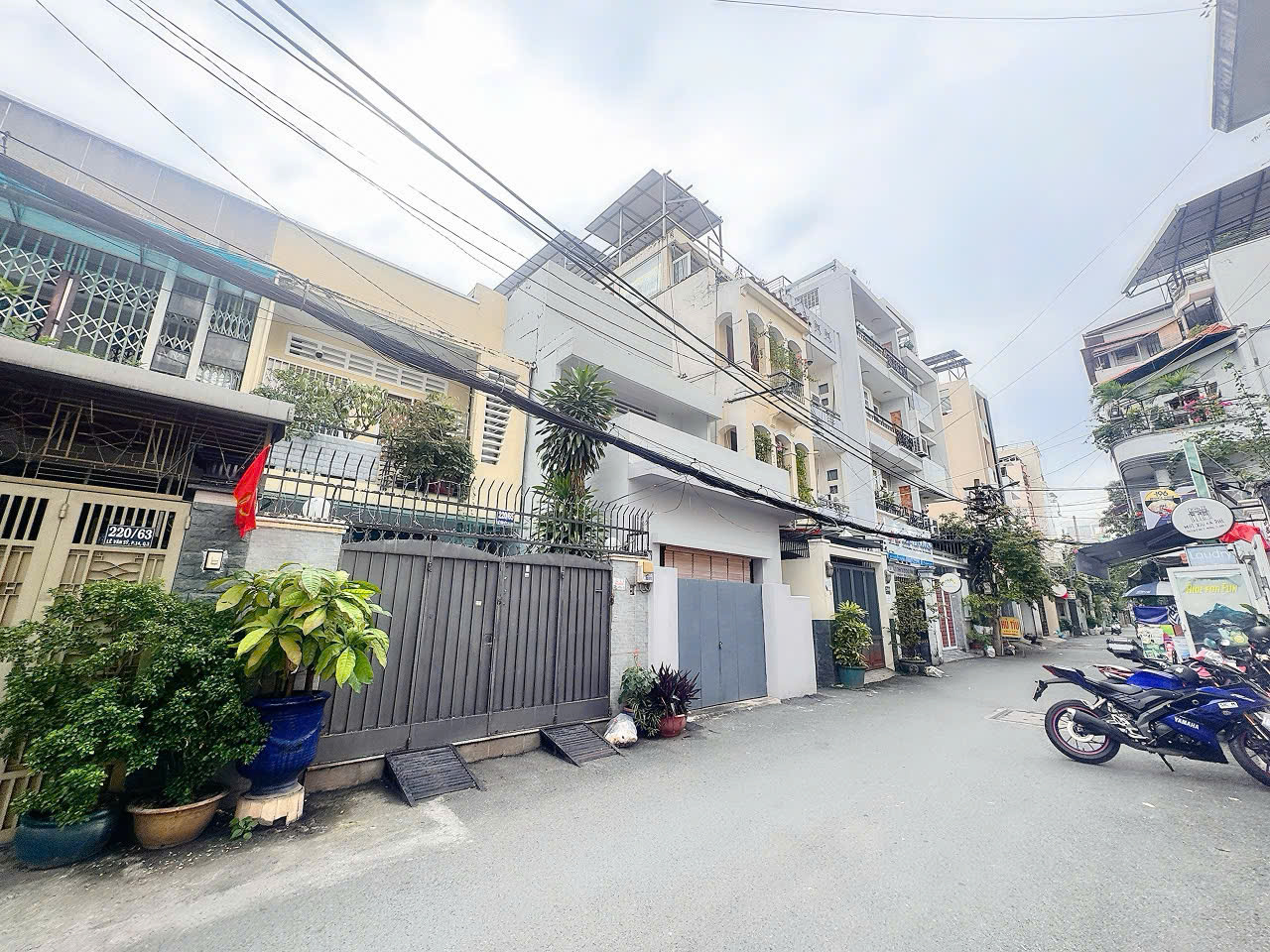 CHÍNH CHỦ 1 ĐỜI CẦN BÁN NHÀ 3 TẦNG NGANG 5,5M*20M MẶT TIỀN HXH 8M Đ.TRƯỜNG SA THÔNG LÊ VĂN SỸ, P.14, QUẬN 3 * LH GIANG GIANG: 093.86.76.685