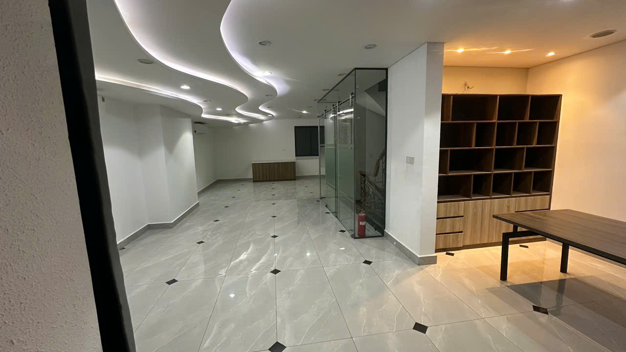 Cho thuê tòa nhà văn phòng 7 tầng, 112m², 1 hầm, mặt tiền đẹp Cát Lái – 110 triệu/ tháng