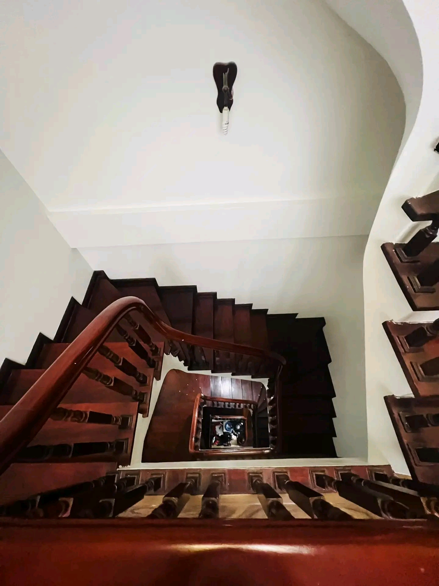 Cho thuê nhà, THANG MÁY, 117m2_ 5T; Nguyễn Thị Định, Hoàng Ngân -40 tr