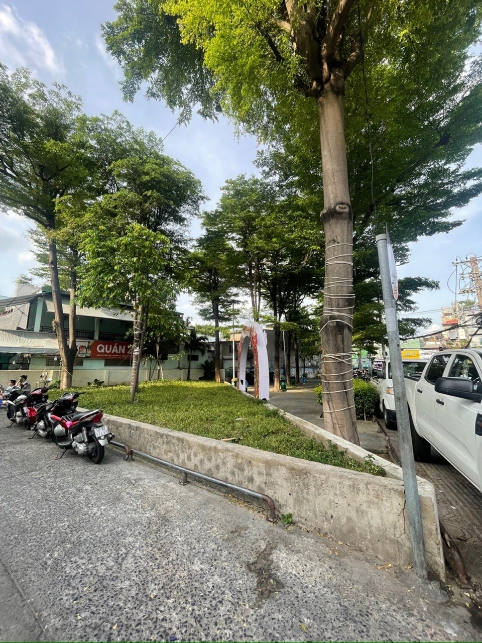 BÁN MẶT TIỀN HẺM Đ.TÔN ĐẢN- KHU VỰC KINH DOANH SẦM UẤT- HẺM THÔNG RA Đ.SỐ- CÁCH 50M RA Đ.XE HƠI- LƯU THÔNG KHÁNH HỘI - HOÀNG DIỆU- BẾN VÂN ĐỒN.