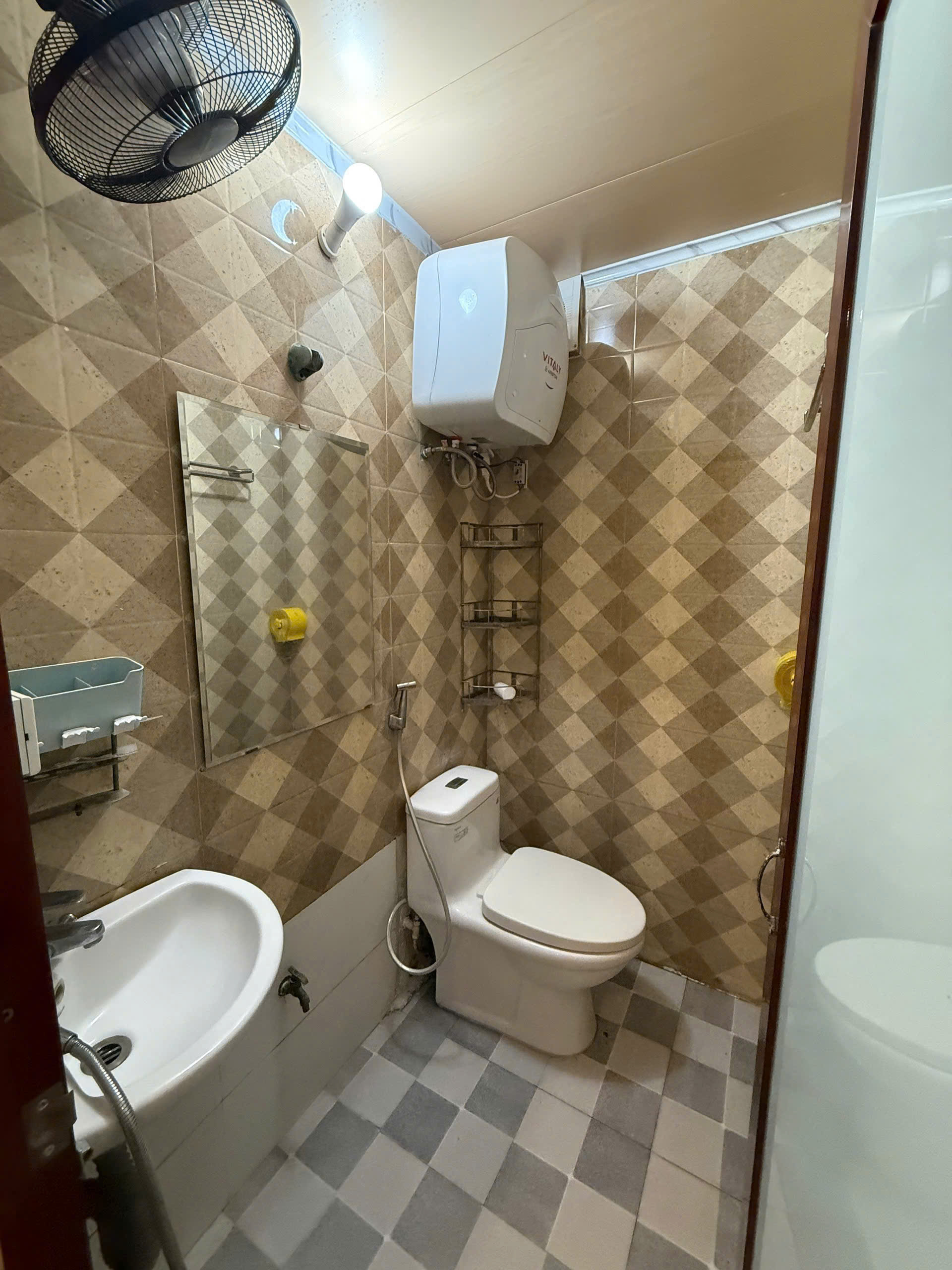 CHO THUÊ NHÀ NGUYÊN CĂN – CÁCH MẶT HỒ TÂY CHỈ 10M-3