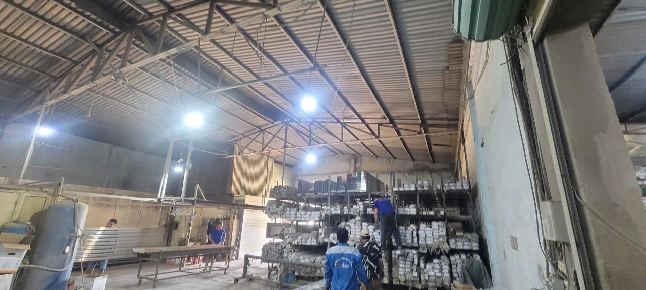 KHO XƯỞNG 1.575M² NGUYỄN VĂN QUÁ – XE CONTAINER ĐI ĐÊM – GIÁ CHỈ 90TR