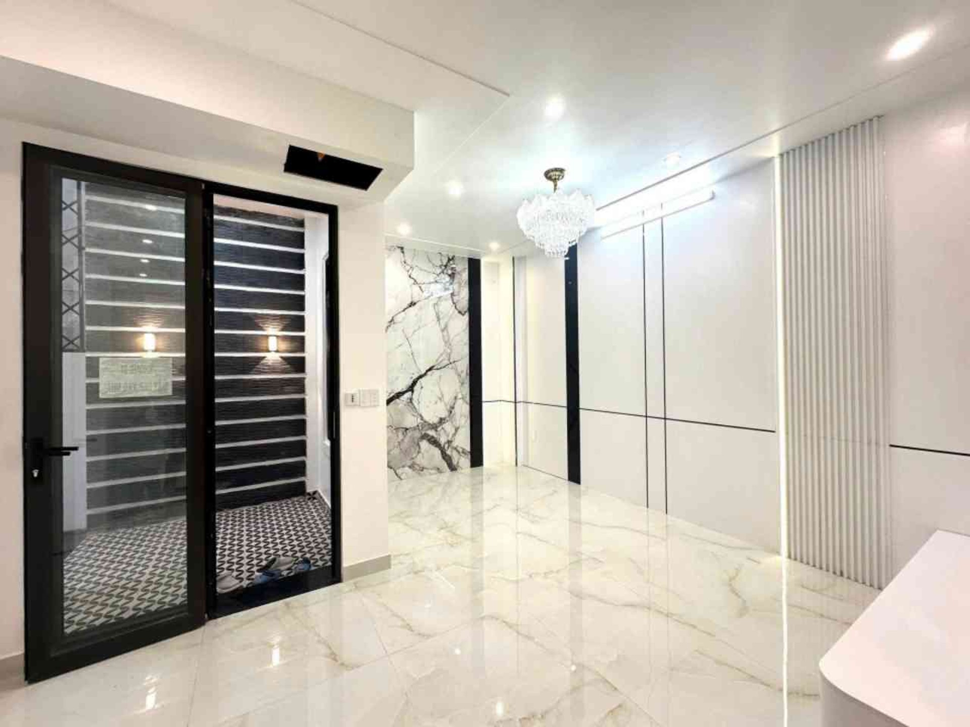 Nhà 4 tầng Miếu Hai Xã - Ngõ thông ra Hoàng Minh Thảo