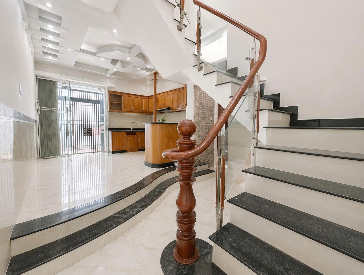 BÁN NHÀ PHẠM THẾ HIỂN – P.5 QUẬN 8 – 102M2– 4 TẦNG – 6PN – NHỈNH 7 TỶ – LH 0784968131