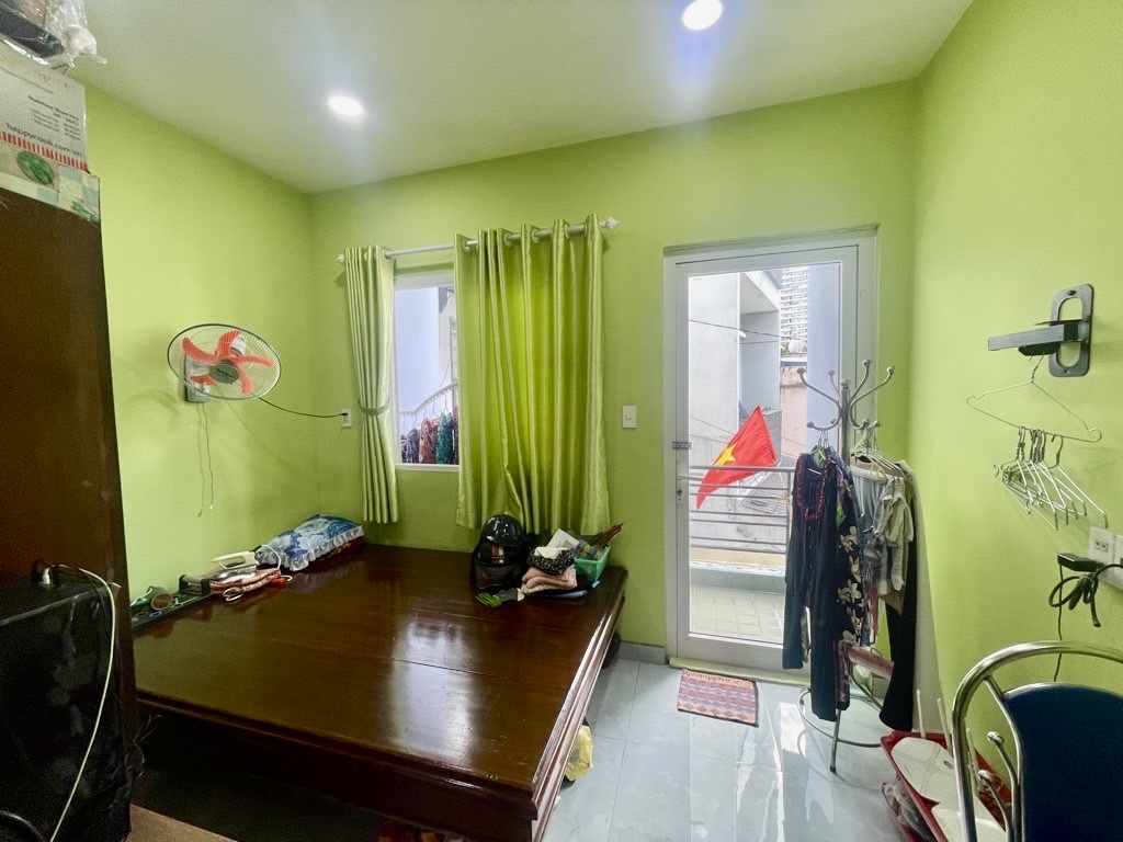 BÁN NHÀ GẦN HẺM XE HƠI ÂU DƯƠNG LÂN – P.3 QUẬN 8 – 4 TẦNG – 5PN – NHỈNH 4 TỶ–LH 0784968131