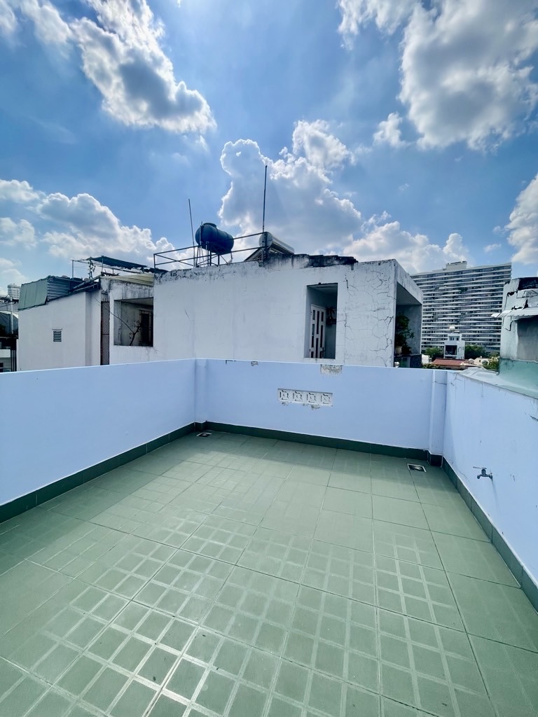 BÁN NHÀ GẦN HẺM XE HƠI ÂU DƯƠNG LÂN – P.3 QUẬN 8 – 4 TẦNG – 5PN – NHỈNH 4 TỶ–LH 0784968131-4