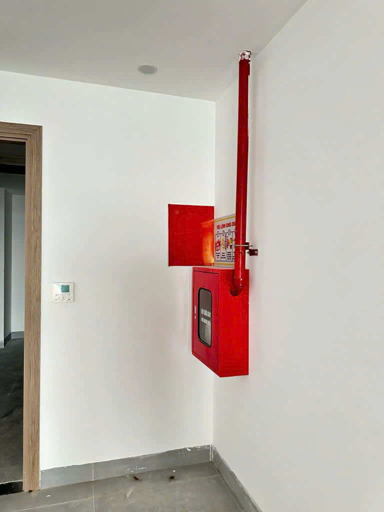 Cho thuê nhà căn góc, Lê Văn Lương, Khuất Duy Tiến; 103m2* 5T -46 tr
