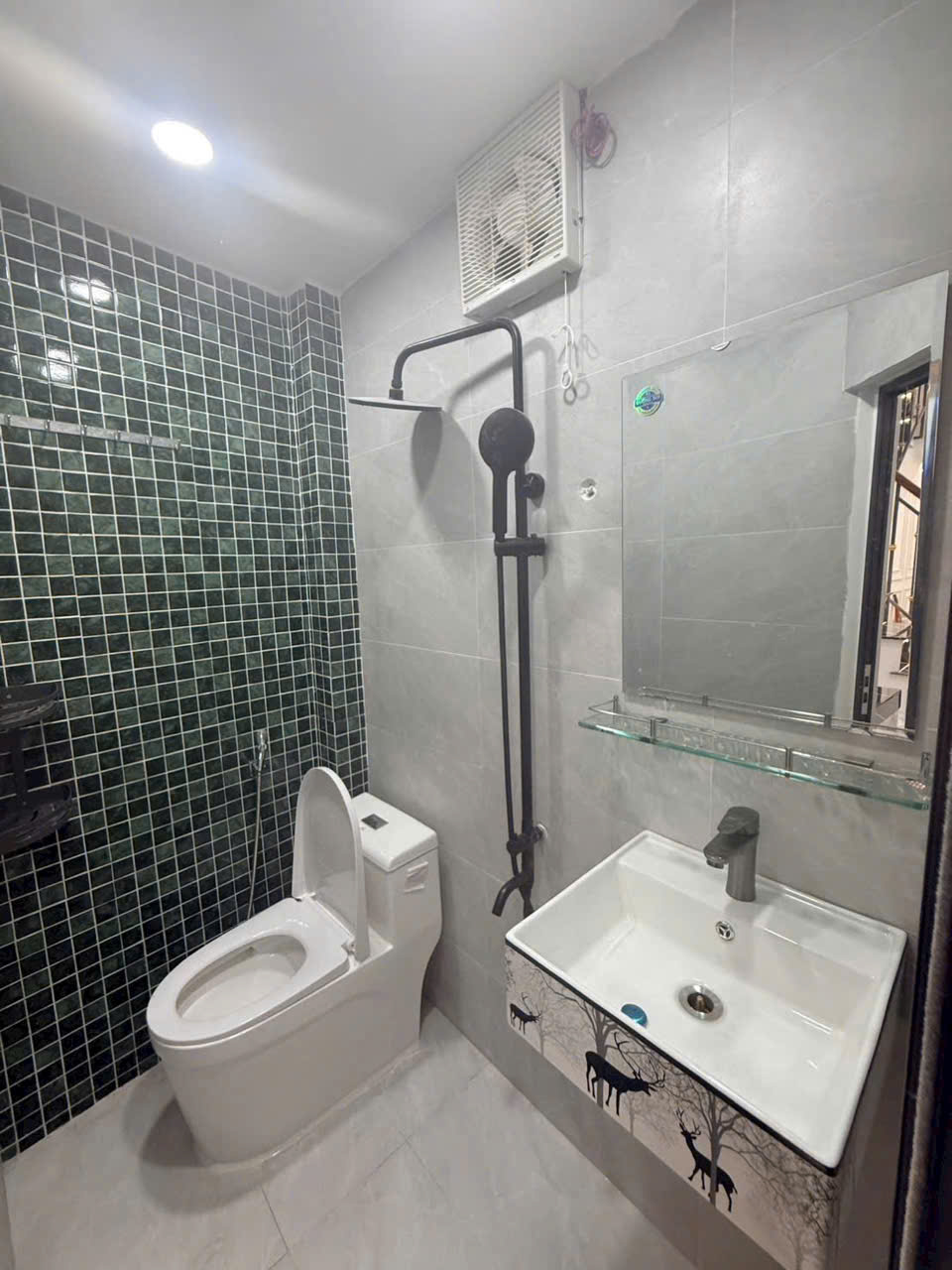 bán nhà sát mặt tiền xe hơi Q4 
xây đúc mới 3 tấm có 3 đ-4
