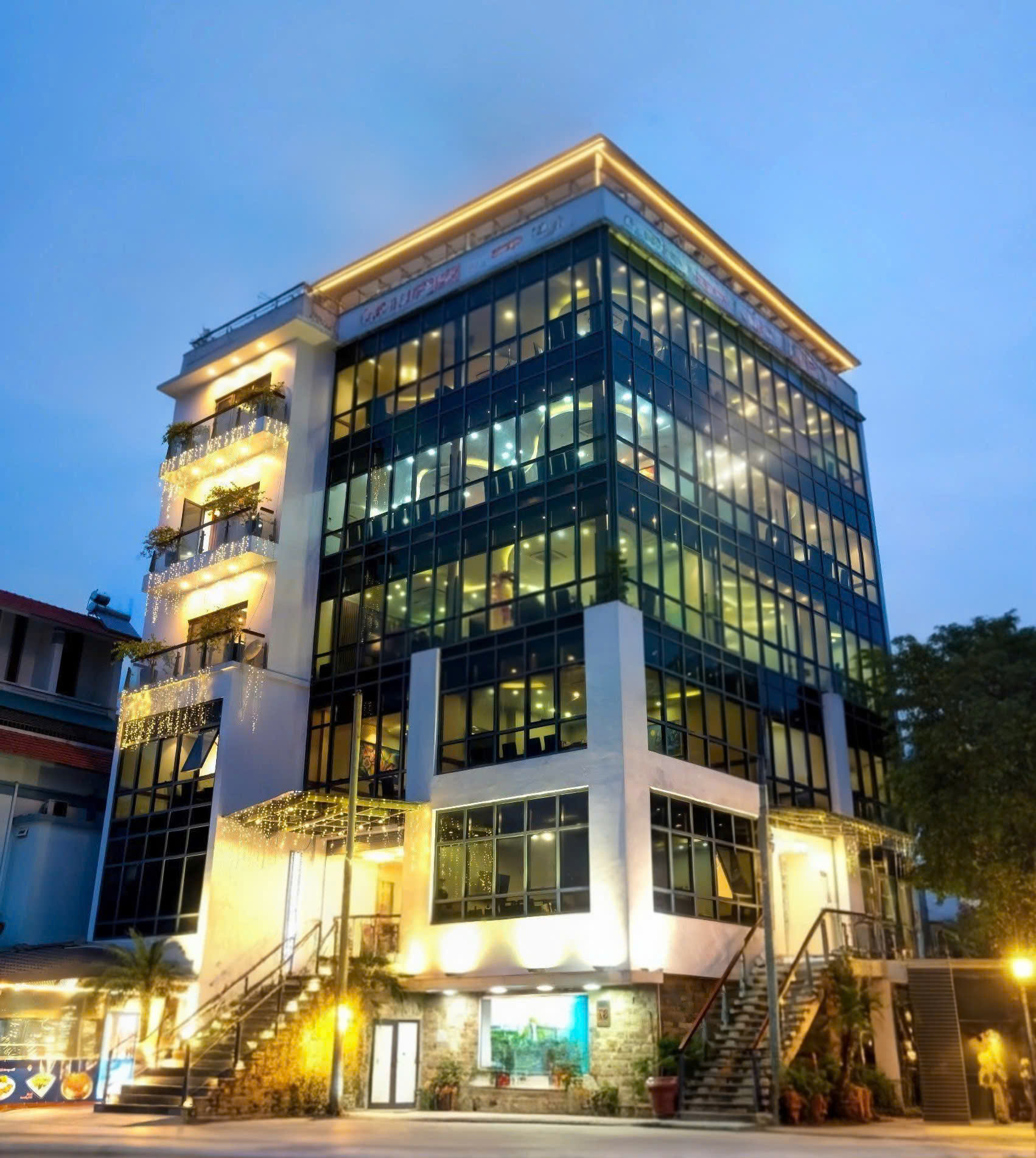 Cho thuê nhà, Nguyễn Thị Định, Hoàng Ngân, THANG MÁY; 168m2* 7T -62 tr