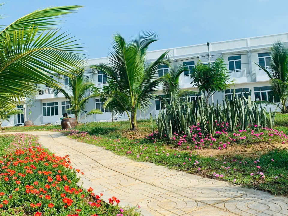 Bán nhà liền kề 1 trệt 1 lầu tại Khu đô thị mới Nam Phan Thiết, 800 triệu, 78m2. Nhà sẵn giao ngay