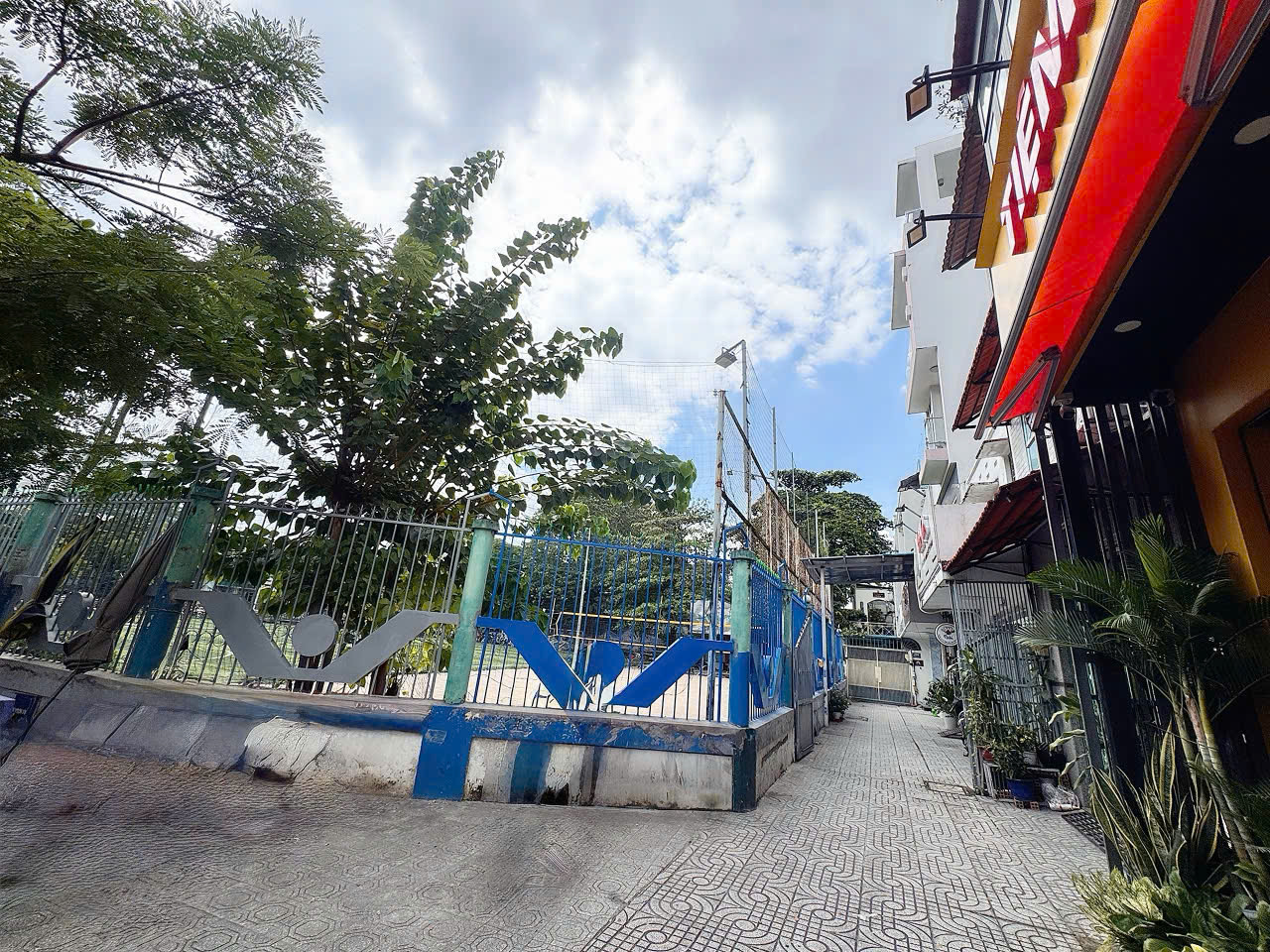BÁN BIỆT THỰ CỔ ĐIỂN Đ.ĐOÒNG NAI - TƯƠNG LAI RA MẶT TIỀN Đ.BẮC HẢI, P.15, QUẬN 10 - NHÀ NGHỆ SỸ ĐẠO DIỄN NỔI TIẾNG NAY BÁN LO VIỆC GIA ĐÌNH - NGANG HIẾM 18M*13M - GIÁ TRỊ TIỀM NĂNG TĂNG CAO-4