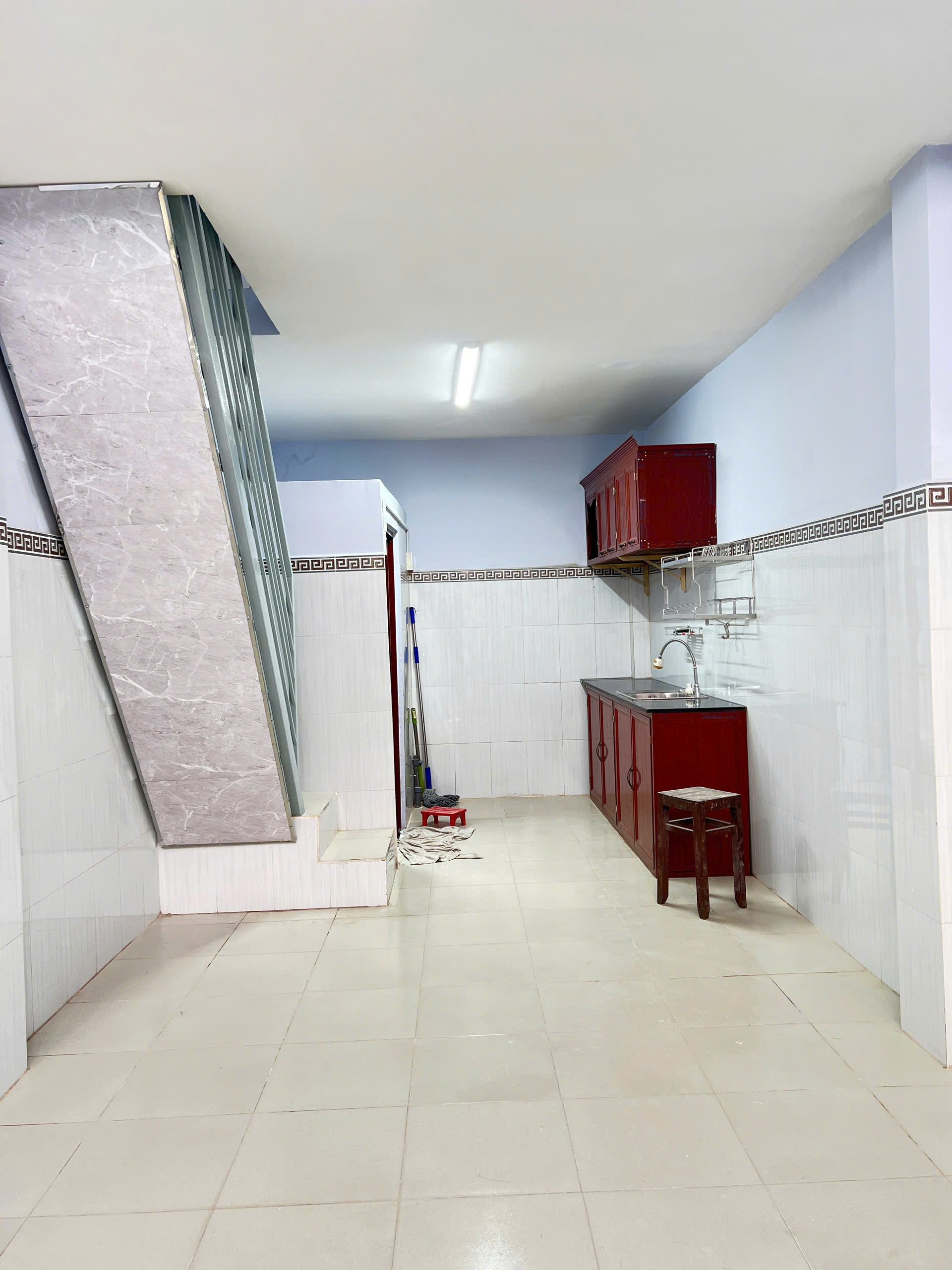 Cho thuê nhà mới nguyên căn hẻm thông đường Dã Tượng P10Q8