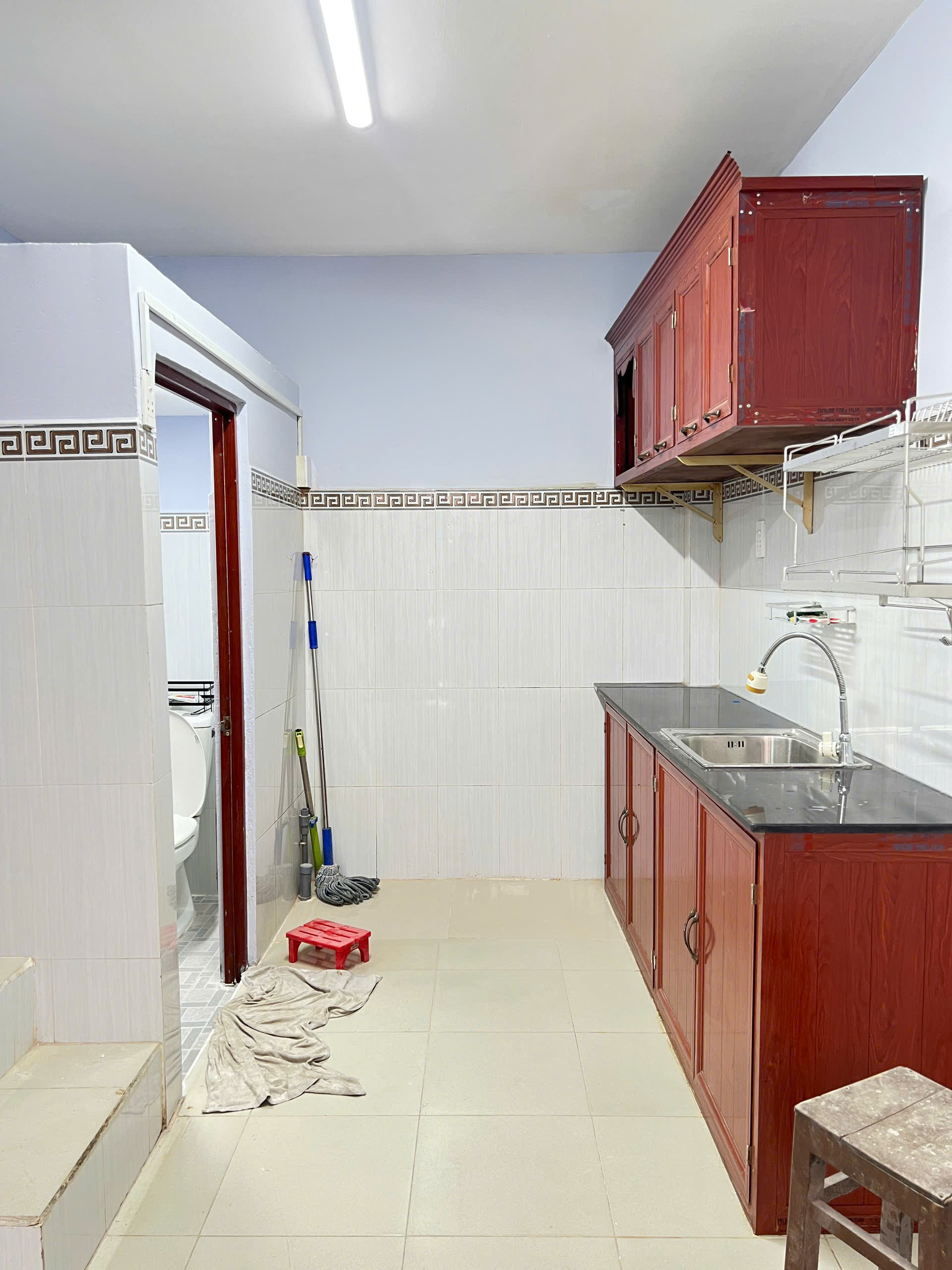 Cho thuê nhà mới nguyên căn hẻm thông đường Dã Tượng P10Q8