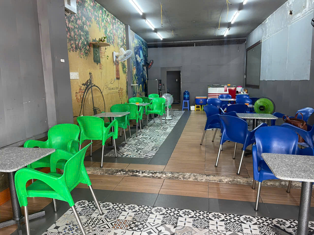 CHỐT NHANH, SANG RẺ QUÁN CAFE CHỈ 48 tr , sân rộng ( 10 bàn ), MB 5m x 18m , Thuê chỉ : 12 tr, Tel  : 0963245436  ( Chính chủ )