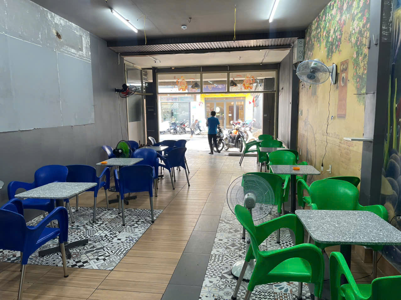 CHỐT NHANH, SANG RẺ QUÁN CAFE CHỈ 48 tr , sân rộng ( 10 bàn ), MB 5m x 18m , Thuê chỉ : 12 tr, Tel  : 0963245436  ( Chính chủ )