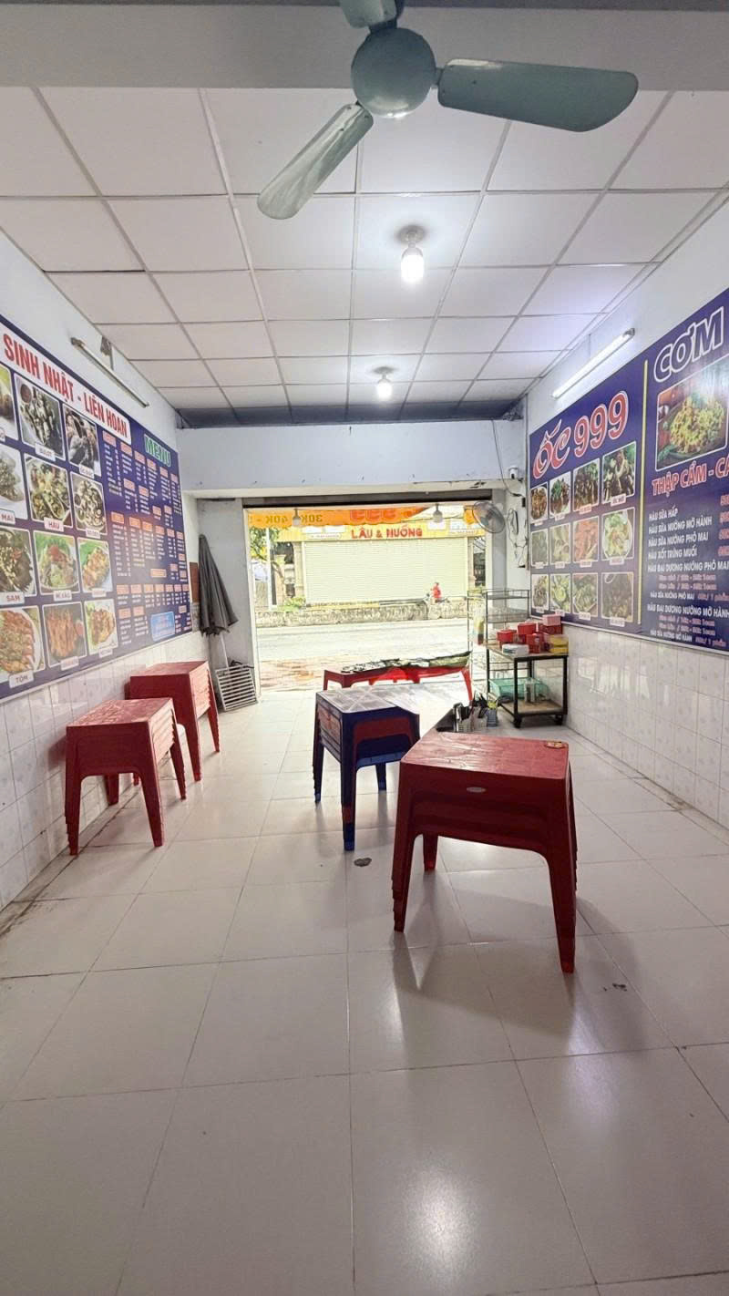 Bán nhà Mặt tiền Phan Văn Hớn, gần Trường Chinh, 4x26m, Cấp 4 - cho thuê 20tr, 15,5 Tỷ.