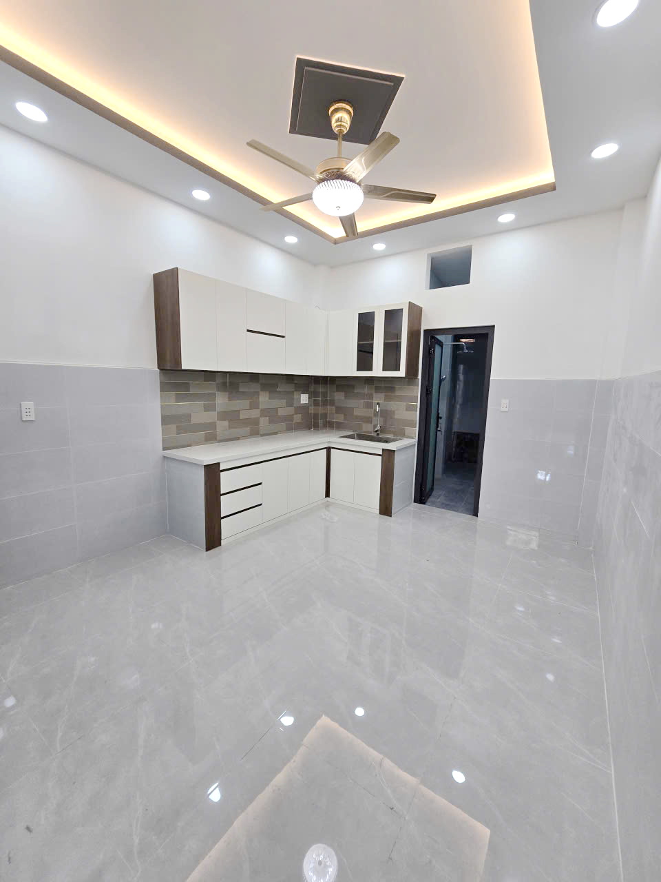 Nhà hẻm Tùng Thiện Vương P.Phú Định gần cầu Chà Và P13Q8