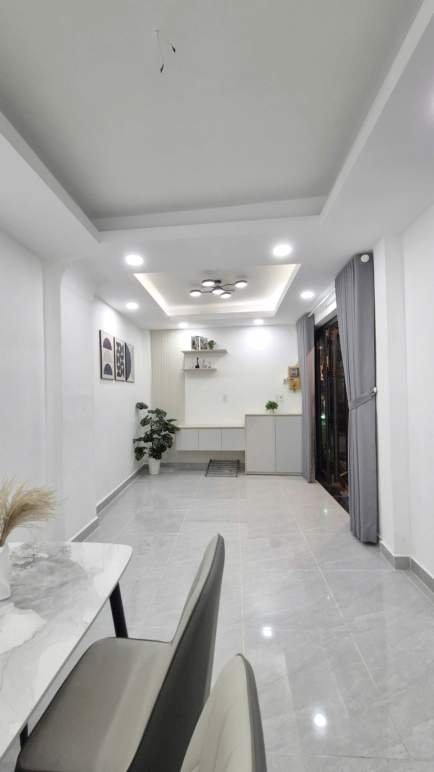 Nhà mới 3 tầng nở hậu 5.5m hẻm 152 Hưng Phú P8Q8 P.Chánh Hưng