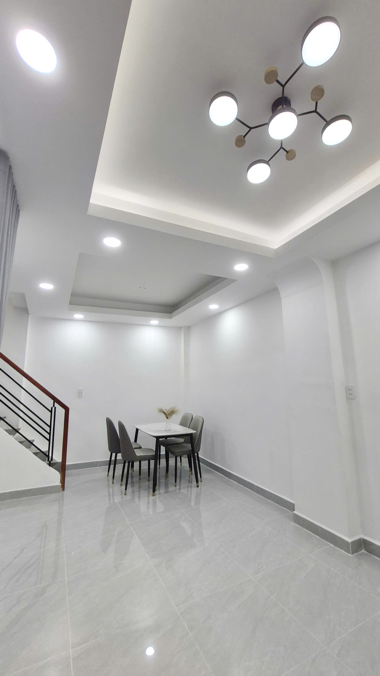 Nhà mới 3 tầng nở hậu 5.5m hẻm 152 Hưng Phú P8Q8 P.Chánh Hưng