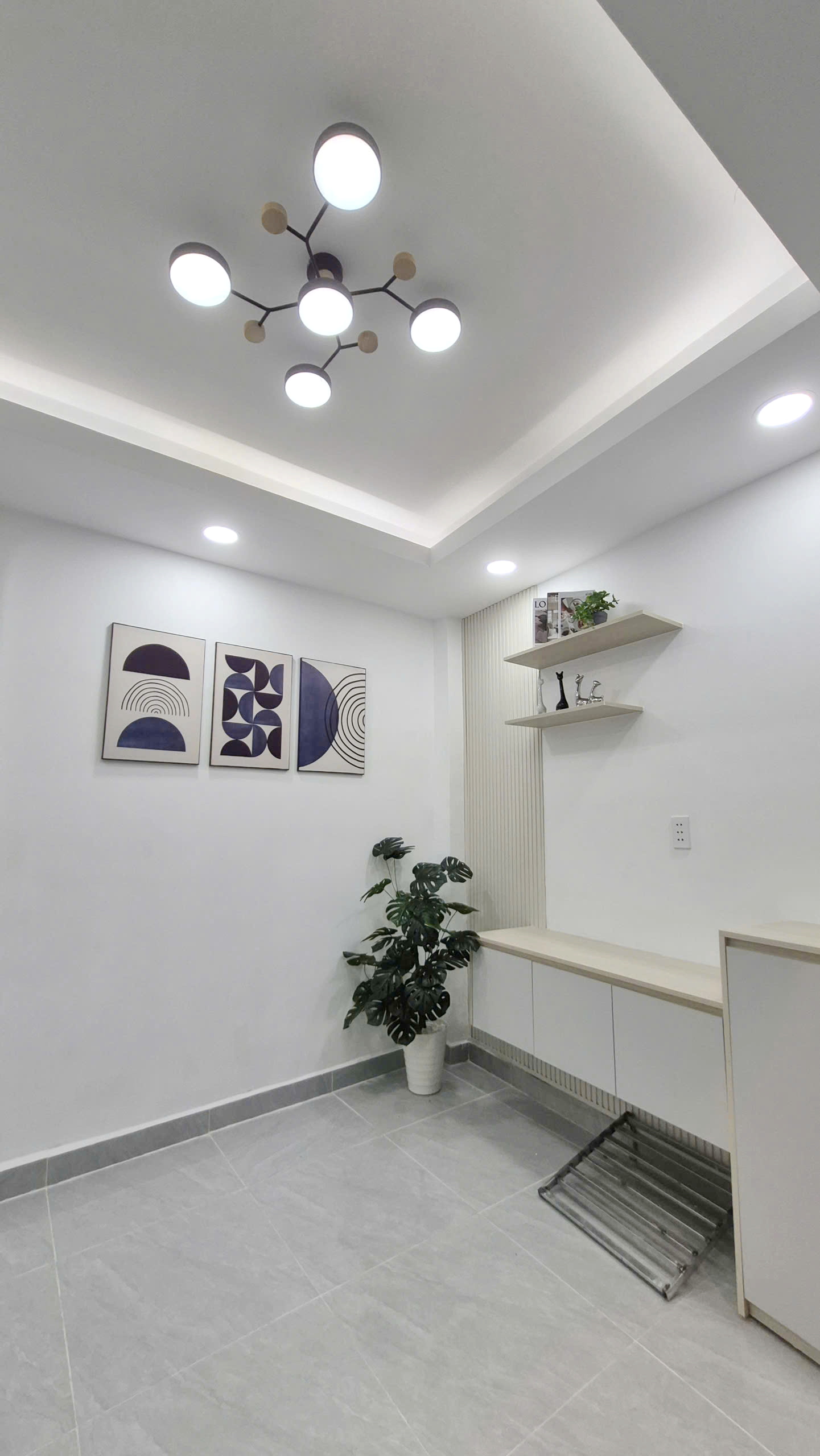 Nhà mới 3 tầng nở hậu 5.5m hẻm 152 Hưng Phú P8Q8 P.Chánh Hưng