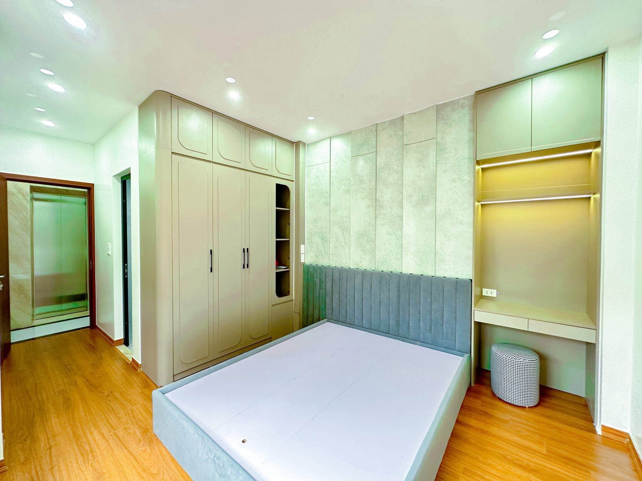NHÀ ĐẸP 6 TẦNG ĐỘI CẤN, BA ĐÌNH - THANG MÁY - 35 M2 - MT 4 M - 11,7 TỶ