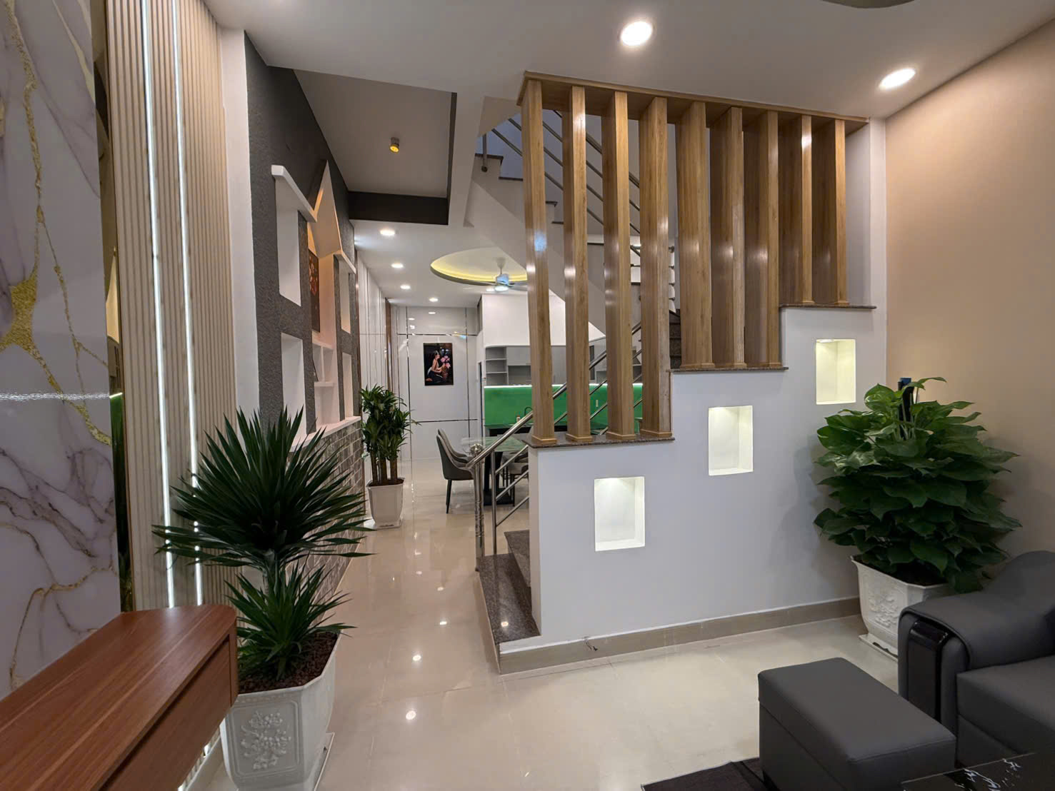 Bán nhà chính chủ hẻm 4m đường Âu Dương Lân.