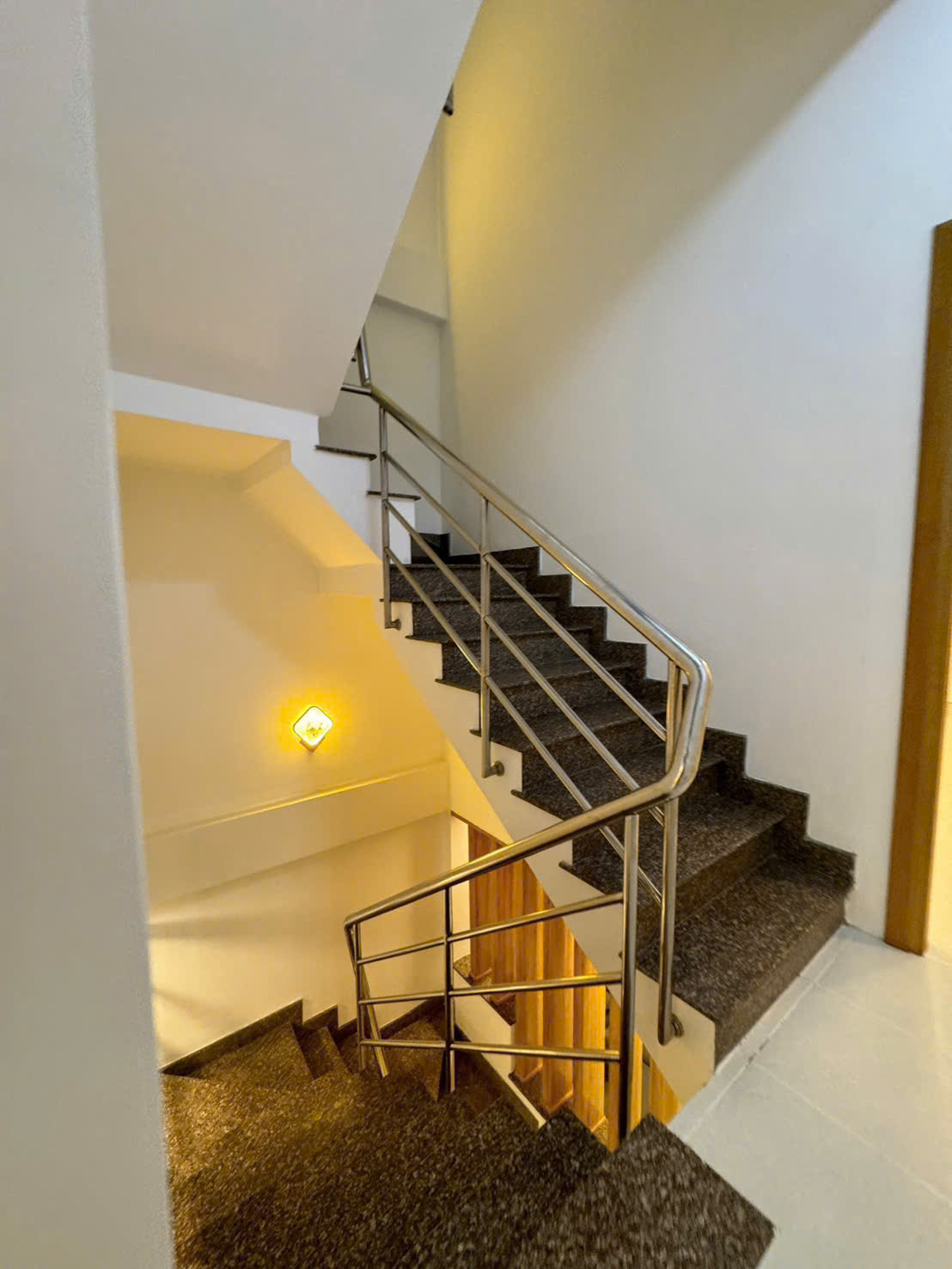 Bán nhà chính chủ hẻm 4m đường Âu Dương Lân.-3
