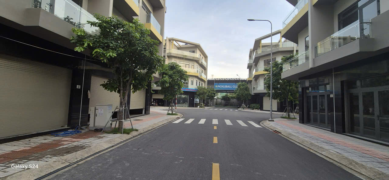 Bán nhà phố Bcons Uni Valley 60-110m2 - Vị trí đẹp, tiềm năng sinh lời cao - Mặt tiền đường lớn