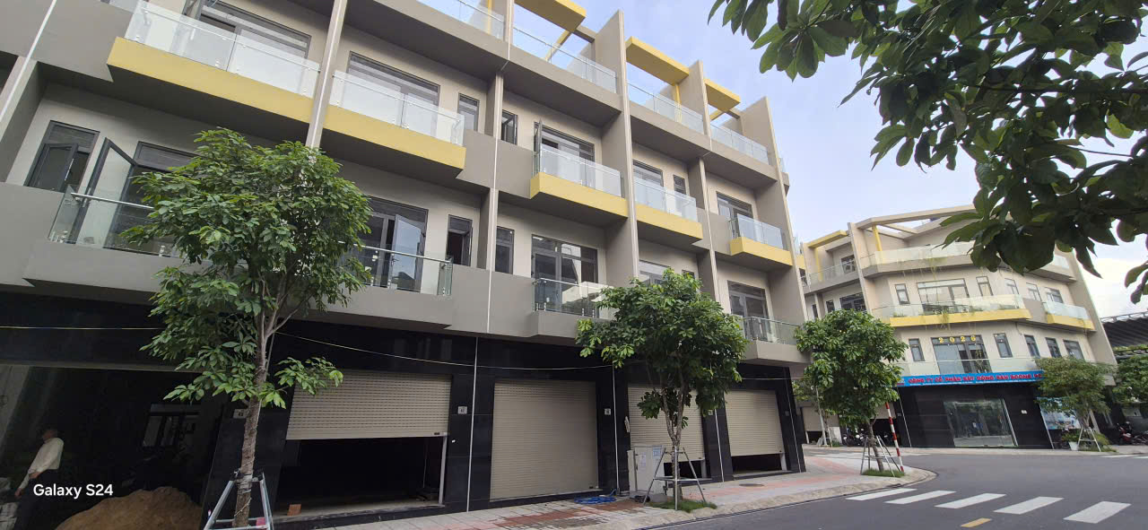 Bán nhà phố Bcons Uni Valley 60-110m2 - Vị trí đẹp, tiềm năng sinh lời cao - Mặt tiền đường lớn