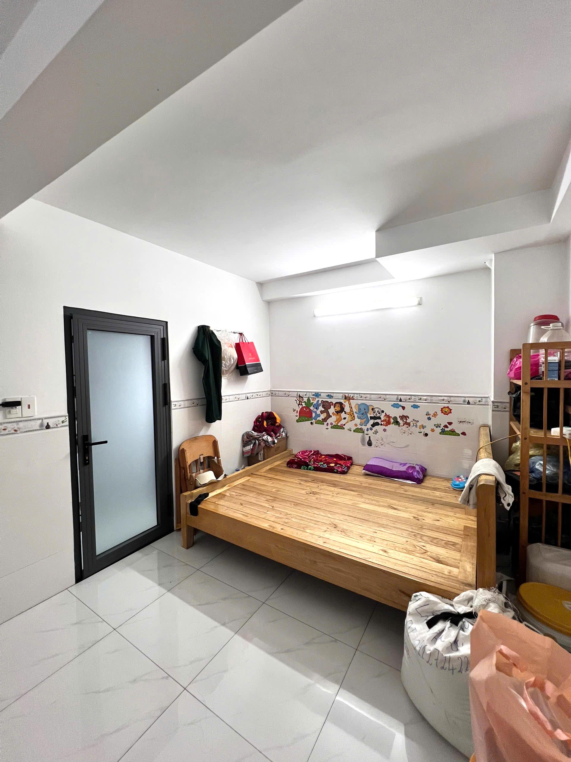 Hàng Hiếm Linh Chiểu – 4 Tầng, 3PN, Nở Hậu Tài Lộc – 200m Ra Võ Văn Ngân, Giá Chỉ 4 Tỷ
