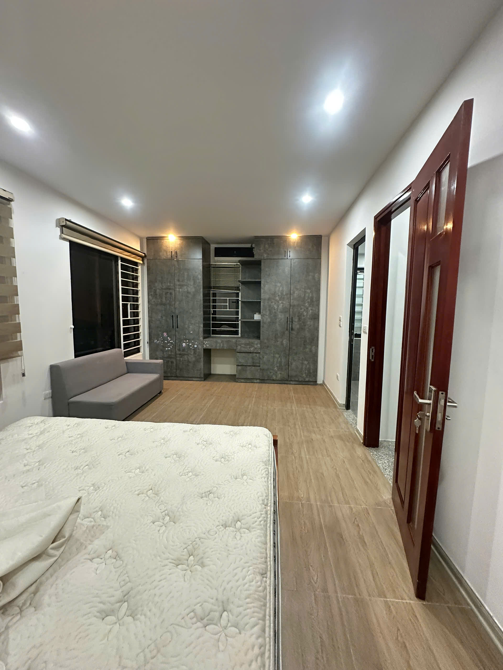 CHO THUÊ NHÀ NGUYÊN CĂN – HỒNG TIẾN 35M 5 TẤNG 10TR/ THÁNG