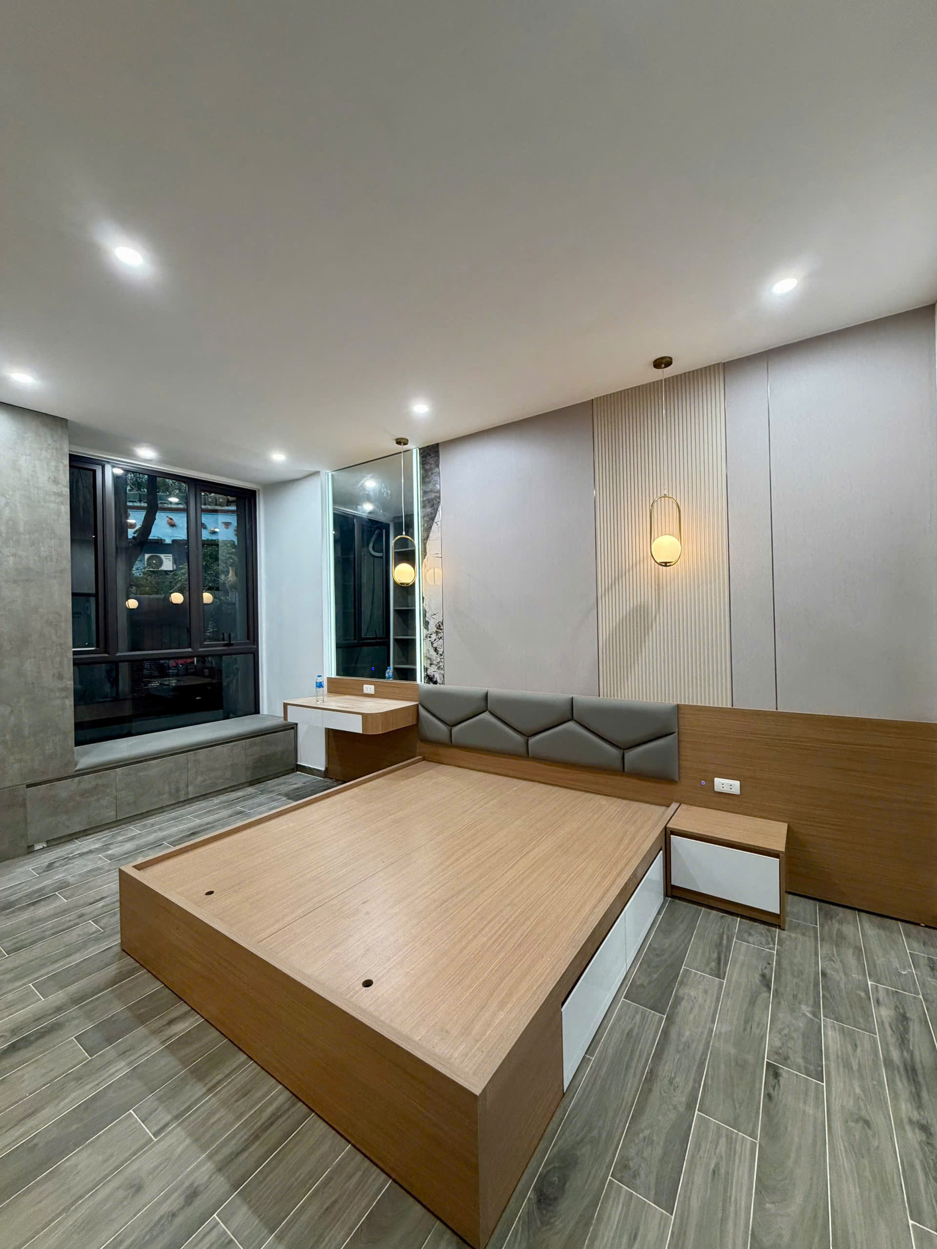 CHO THUÊ NHÀ NGUYÊN CĂN – HỒNG TIẾN 35M 5 TẤNG 10TR/ THÁNG
