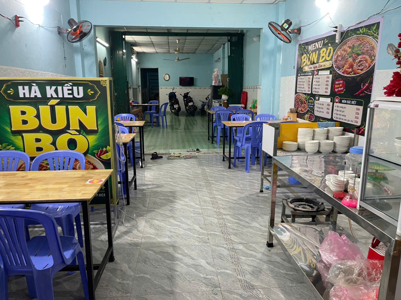 Quận 12 ! CHỐT NHANH, SANG RẺ LẮM LUÔN GIÁ CHỈ : 15 tr , QUÁN BÚN BÒ MT ĐƯỜNG LỚN SẦM UẤT sân rộng , MB Thuê chỉ : 13 tr, Tel  : 0768731807  ( Chính chủ )