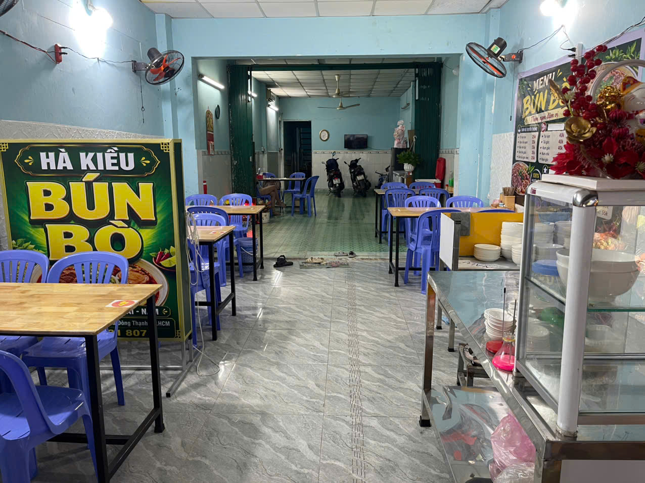 Quận 12 ! CHỐT NHANH, SANG RẺ LẮM LUÔN GIÁ CHỈ : 15 tr , QUÁN BÚN BÒ MT ĐƯỜNG LỚN SẦM UẤT sân rộng , MB Thuê chỉ : 13 tr, Tel  : 0768731807  ( Chính chủ )