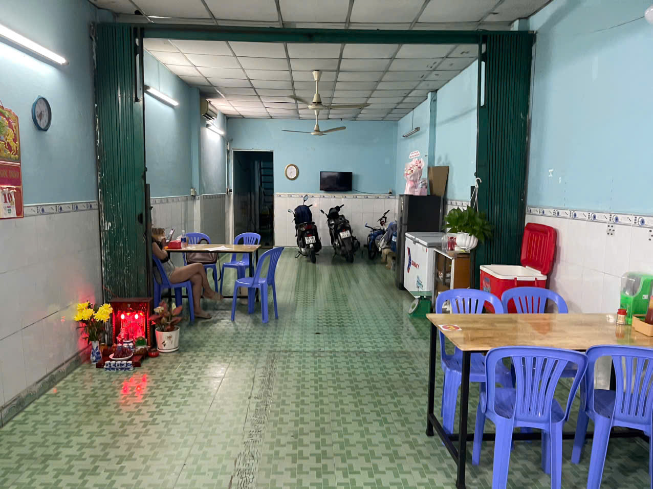 Quận 12 ! CHỐT NHANH, SANG RẺ LẮM LUÔN GIÁ CHỈ : 15 tr , QUÁN BÚN BÒ MT ĐƯỜNG LỚN SẦM UẤT sân rộng , MB Thuê chỉ : 13 tr, Tel  : 0768731807  ( Chính chủ )