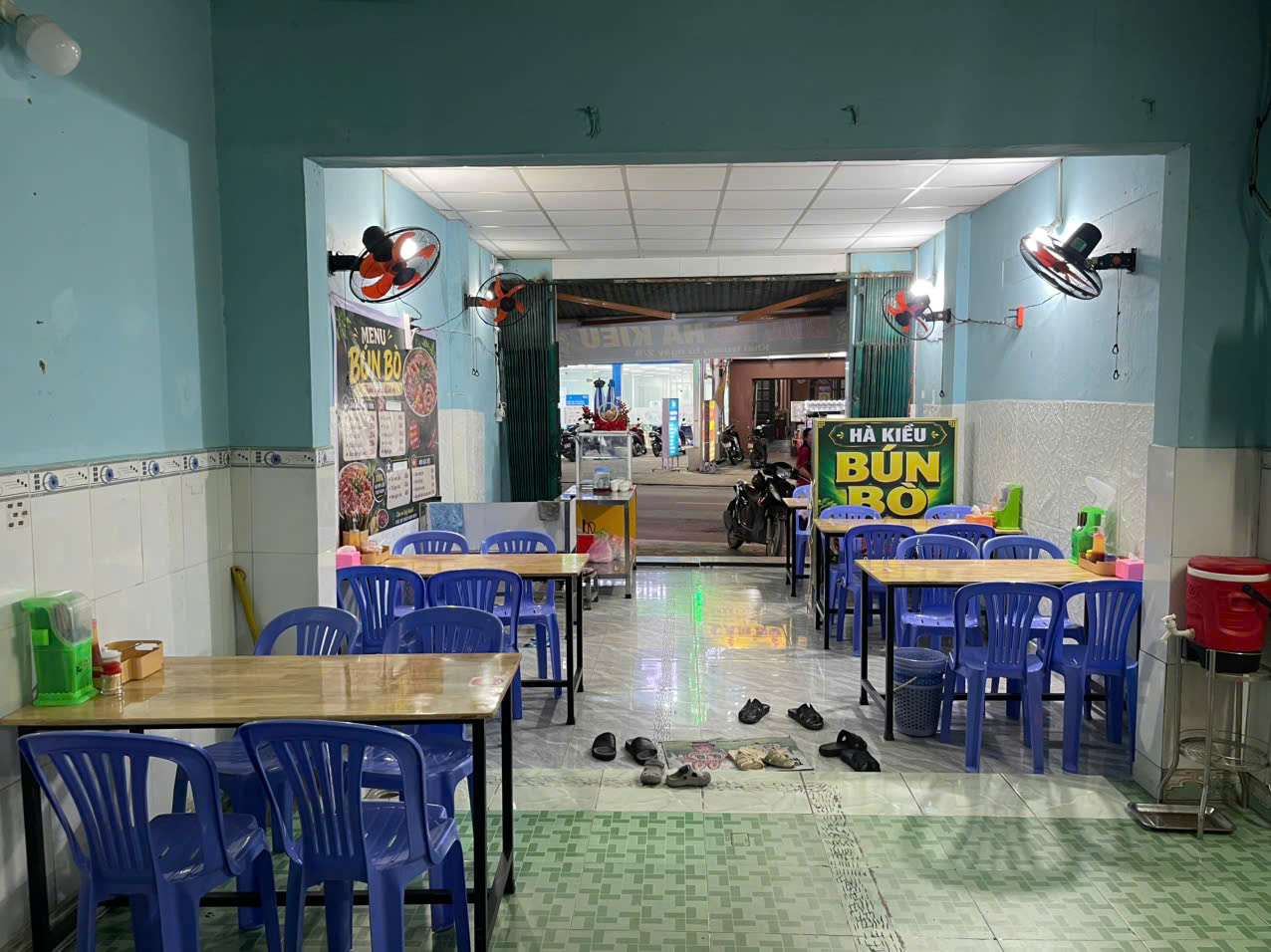 Quận 12 ! CHỐT NHANH, SANG RẺ LẮM LUÔN GIÁ CHỈ : 15 tr , QUÁN BÚN BÒ MT ĐƯỜNG LỚN SẦM UẤT sân rộng , MB Thuê chỉ : 13 tr, Tel  : 0768731807  ( Chính chủ )-3
