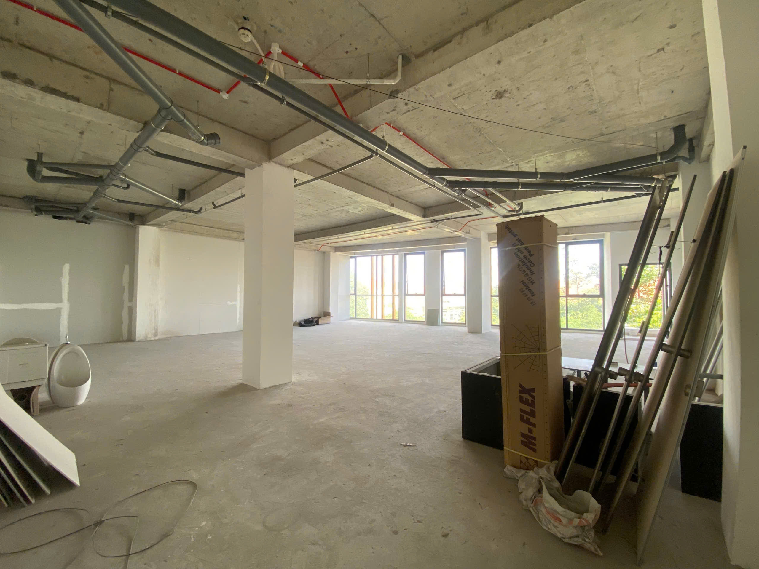 Cho thuê mặt bằng tầng 3 và tầng 3a tòa nhà Bcons Home