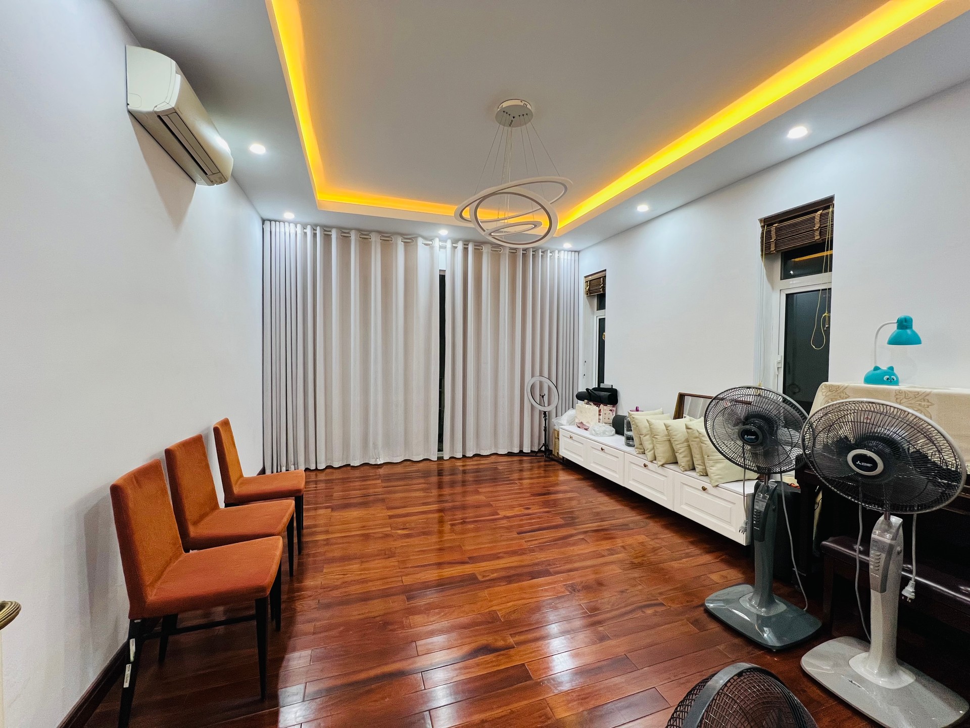 BÁN BIỆT THỰ SÀI ĐỒNG, LONG BIÊN 180M2- 4 TẦNG THANG MÁY, CẠNH VINHOMES- 48.5 TỶ